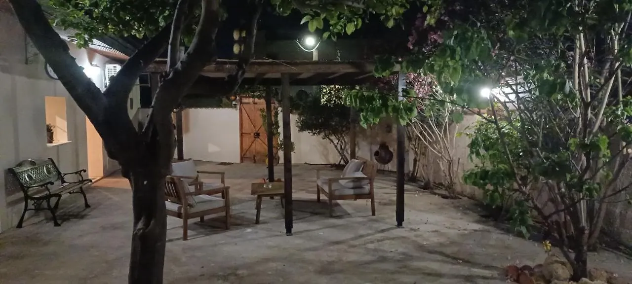 Lemon Tree Courtyard Villa Larnaca 0*,  Kıbrıs